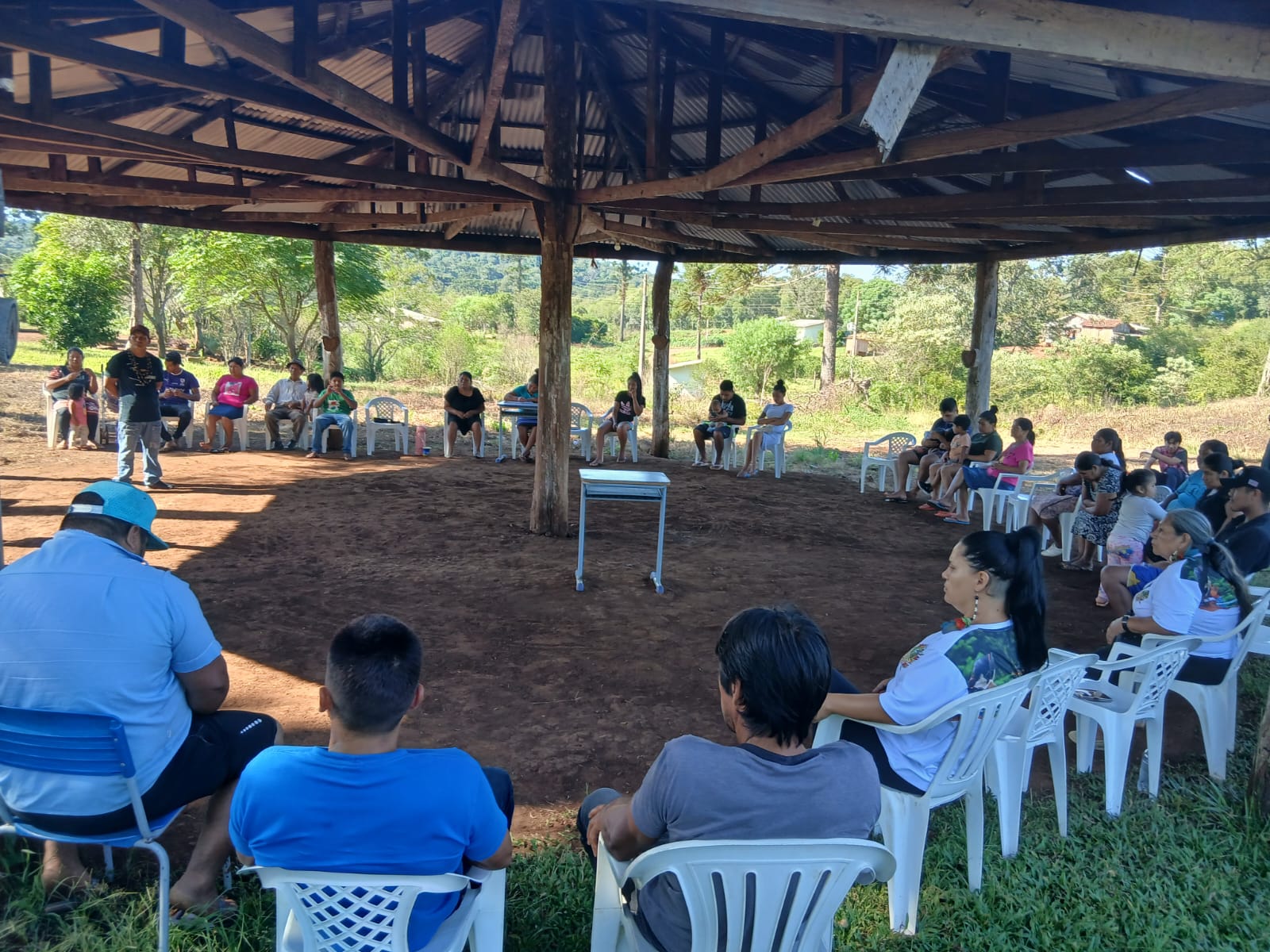 ONG Guardiões das Etnias fortalece diálogo com lideranças indígenas Guarani da comunidade Passo Feio na Terra indígena de Pinhalzinho Planalto - RS